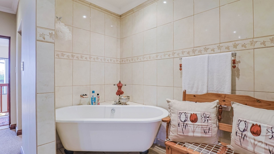 5 Bedroom Property for Sale in Birdwood Estate North West